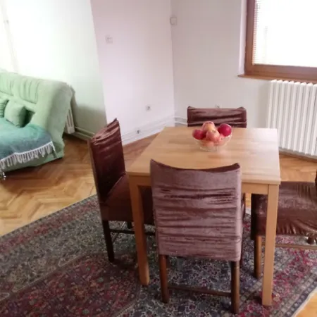 Pyramid E&e Apartman *
