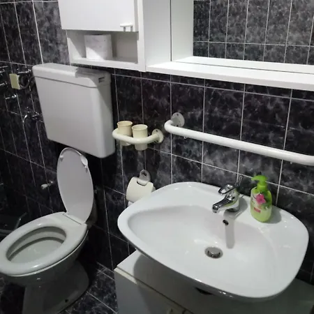 Pyramid E&e Apartman